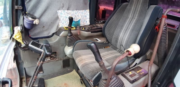 ขายKOMATSU PC200-6 ไฟเต็มไม่มีเอกสารราคา 650,000 ขายKOMATSU PC200-6 ไฟเต็มไม่มีเอกสารราคา 650,000