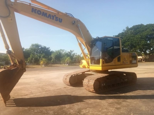 KOMATSU PC 200-8