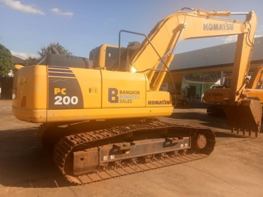 KOMATSU PC 200-8