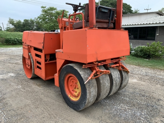 ขาย  235,000 บาท  รถบด KOMATSU JV 40-1 เอวอ่อน 4  ตัน  เก่านอก 1  ปี เครื่องดี ปั้มเเรง  เอวแน่น ยางดี สั่นแรง รถพร้อมใช้ เอกสารสัญญาซื้อขาย  รถอยู่ นครปฐม โทร 0626426323