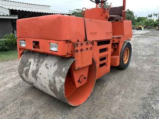 ขาย  235,000 บาท  รถบด KOMATSU JV 40-1 เอวอ่อน 4  ตัน  เก่านอก 1  ปี เครื่องดี ปั้มเเรง  เอวแน่น ยางดี สั่นแรง รถพร้อมใช้ เอกสารสัญญาซื้อขาย  รถอยู่ นครปฐม โทร 0626426323