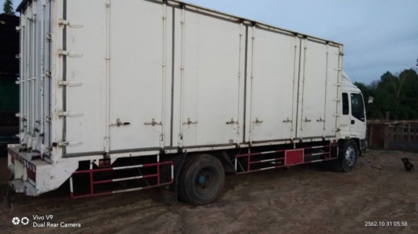ขาย 599,000 ต่อรอง ISUZU DECA 195 -Turbo ยาว 7.2 เมตร ตู้ 10 บาน เครื่องยนต์ 6HE1-195 แรง หัวบาง  ยางดี คัสชีสวย เอกสารเล่มทะเบียน  รถอยู่  บุรีรัมย์ โทร 0610710295  สนใจ รายการสินค้า อื่นๆ ที่ เว็ปไชค์ Truck2Hand https://www.truck2hand.com/index.php?acti