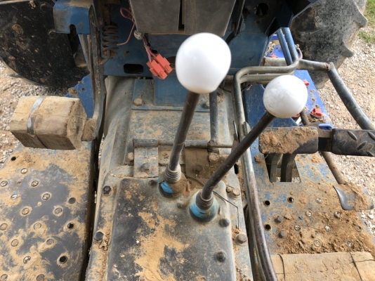 รถไถฟอร์ต 7840 พิเศษ แถมฟรี จอบหมุน ผานไถแบบผานสี่ และริปเปอร์