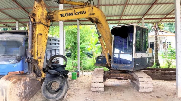 ขายKOMATSU PC60-5 แอร์พร้อม หัวคีป บุ้งกี้ ไม่มีเอกสารราคา 500,000 ต่อรอง