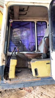 ขายKOMATSU PC60-5 มีหัวคีป บุ้งกี๋ แอร์พร้อมไม่มีเล่มทะเบียนราคา 500,000 ต่อรอง
