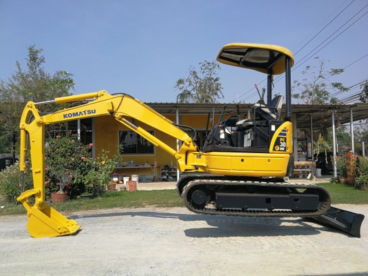 มีเข้ามาหลายคันครับ KOMATSU PC 30MR-2 จากญี่ปุ่น สวยมาก โทร.090-986-2521 อ๊อบ