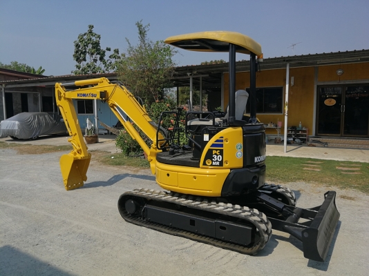 มีเข้ามาหลายคันครับ KOMATSU PC 30MR-2 จากญี่ปุ่น สวยมาก โทร.090-986-2521 อ๊อบ
