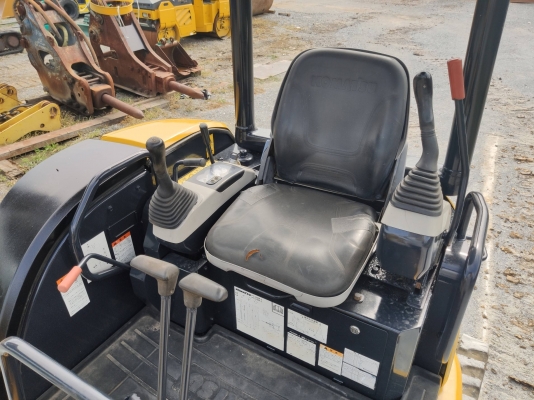 มีเข้ามาหลายคันครับ KOMATSU PC 30MR-2 จากญี่ปุ่น สวยมาก โทร.090-986-2521 อ๊อบ