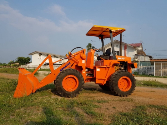 รถตัก ขนาด1คิว KOMATSU 507 เก่าญี่ปุ่นไม่เคยใช้งานในไทย เครื่องยนต์โคมัสสุ 4D 94 ขนาดล้อกะทะ 20 นิ้ว ระบบเกียร์ทอร์ค ใช้งานได้ทั้งหมด เลี้ยวเอว ชม.ทำงาน4,900HR. สำหรับงานตักหิน ดิน ทราย ร้านวัสดุก่อสร้างโดยตรง ราคา490,000บาท สนใจติดต่อ 083-4355829 รับรองค