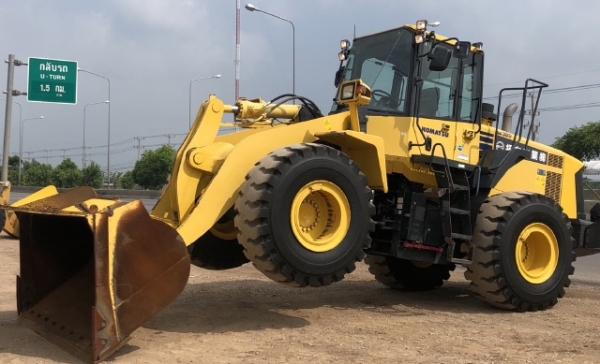 ขายรถตักล้อยาง KOMATSU WA380-6 ปี 2013 นำเข้าเองจากญี่ปุ่น สภาพสวยพร้อมใช้งาน มีVDOการทำงานครับ