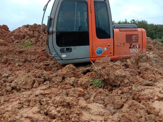 ขายHITACHI ZX120-1 เอกสารอินวอยไฟครบ 8000ชม.ราคา 1,200,000