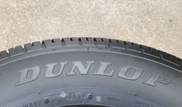 ยางป้ายแดง 215-65-16 Dunlop ปี 19 สวยกริ๊บ เส้นสีชัดทุกเส้น ยางป้ายแดง 215-65-16 Dunlop ปี 19 สวยกริ๊บ เส้นสีชัดทุกเส้น