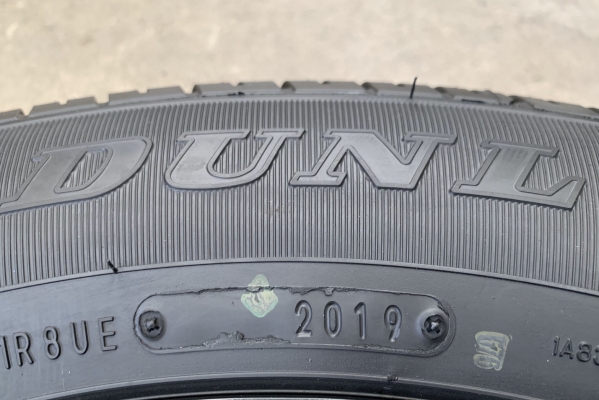 ยางป้ายแดง 215-65-16 Dunlop ปี 19 สวยกริ๊บ เส้นสีชัดทุกเส้น ยางป้ายแดง 215-65-16 Dunlop ปี 19 สวยกริ๊บ เส้นสีชัดทุกเส้น