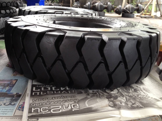 ขายยางลมรถยกโฟล์คลิฟท์ขนาด 700-12 ขายยางลมรถยกโฟล์คลิฟท์ขนาด 700-12
