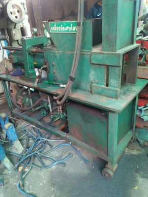 ขายครับเครื่องอัดเศษอัดก้อนแนวนอนระบบไฮดรอริคอัดกระป๋องเบียร์ได้70กก.อัดเศษเหล็กได้ครับ ขายครับเครื่องอัดเศษอัดก้อนแนวนอนระบบไฮดรอริคอัดกระป๋องเบียร์ได้70กก.อัดเศษเหล็กได้ครับ