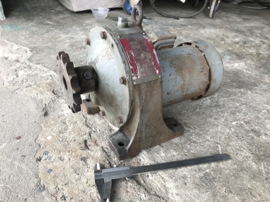 ขายมอเตอร์เกียร์ Hitachi 1HP. 380V made in Japan อัตราทด 1:10 เพลาออกประมาณ 145รอบต่อนาที สภาพสวยเดิมๆ หมุนนิ่ม พร้อมใช้งาน