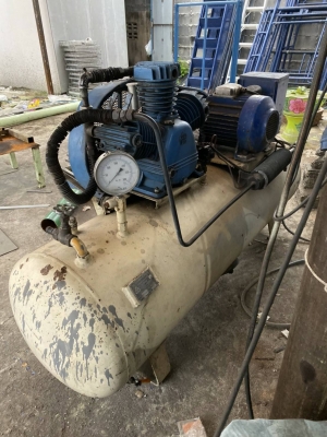 ขายปั้มลม ยุโรป motor 10 แรง ไฟ 380 V. 3 เฟส ถัง 300 ลิตร ถูก ๆ 30,000 บาท ใช้งานได้ดีปกติ เสียงเงียบดีปกติ