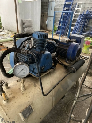 ขายปั้มลม ยุโรป motor 10 แรง ไฟ 380 V. 3 เฟส ถัง 300 ลิตร ถูก ๆ 30,000 บาท ใช้งานได้ดีปกติ เสียงเงียบดีปกติ