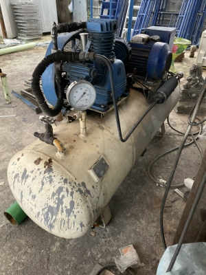 ขายปั้มลม ยุโรป motor 10 แรง ไฟ 380 V. 3 เฟส ถัง 300 ลิตร ถูก ๆ 30,000 บาท ใช้งานได้ดีปกติ เสียงเงียบดีปกติ