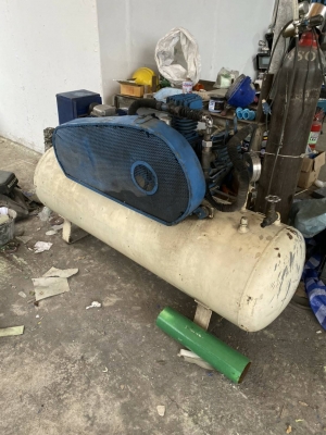 ขายปั้มลม ยุโรป motor 10 แรง ไฟ 380 V. 3 เฟส ถัง 300 ลิตร ถูก ๆ 30,000 บาท ใช้งานได้ดีปกติ เสียงเงียบดีปกติ