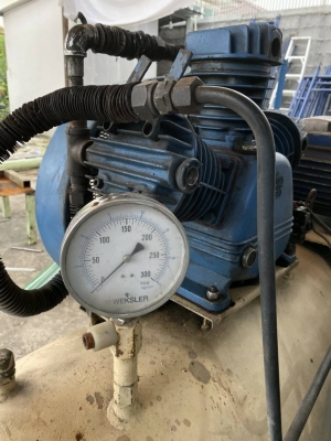 ขายปั้มลม ยุโรป motor 10 แรง ไฟ 380 V. 3 เฟส ถัง 300 ลิตร ถูก ๆ 30,000 บาท ใช้งานได้ดีปกติ เสียงเงียบดีปกติ