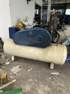 ขายปั้มลม ยุโรป motor 10 แรง ไฟ 380 V. 3 เฟส ถัง 300 ลิตร ถูก ๆ 30,000 บาท ใช้งานได้ดีปกติ เสียงเงียบดีปกติ