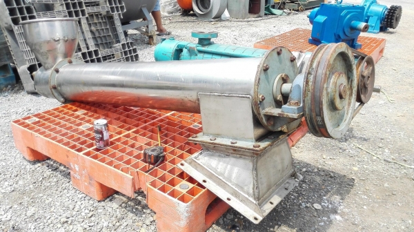 สกรูลำเลียงวัตถุดิบแบบสเตนเลส ห้องกลมยาว 120 cm ใบสกรูสเตนเลส 8” ปากท่อ เข้า-ออก 10” มอเ สกรูลำเลียงวัตถุดิบแบบสเตนเลส ห้องกลมยาว 120 cm ใบสกรูสเตนเลส 8” ปากท่อ เข้า-ออก 10” มอเ