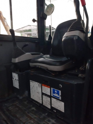 ขาย KOMATSU PC30MR-2. เก่านอกแท้  สภาพสวย มีลายแย๊ก  ใช้งานมาน้อย  โทร 089-3818694 จ๊อย