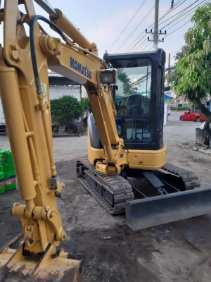 ขาย KOMATSU PC30MR-2. เก่านอกแท้  สภาพสวย มีลายแย๊ก  ใช้งานมาน้อย  โทร 089-3818694 จ๊อย