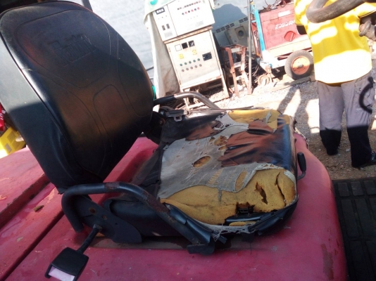 ขายฟอร์คลิฟต์ 3.5 ตันไม่มีเอกสารเสาสูง3เมตรราคา 170,000 ขายฟอร์คลิฟต์ 3.5 ตันไม่มีเอกสารเสาสูง3เมตรราคา 170,000