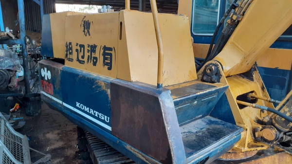 ขายด่วน KOMATSU PC60 -5 สภาพสวย พร้อมใช้งาน เครื่องปั้มดี เยี่ยม  โซ่ช่วงล่างสวย สนใจสอบถามดูรถได้ ที่ 093 0764943 Kตั้ม
