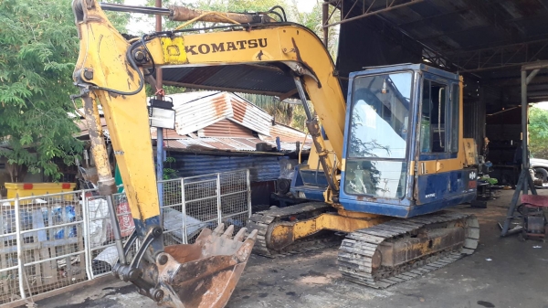 ขายด่วน KOMATSU PC60 -5 สภาพสวย พร้อมใช้งาน เครื่องปั้มดี เยี่ยม  โซ่ช่วงล่างสวย สนใจสอบถามดูรถได้ ที่ 093 0764943 Kตั้ม
