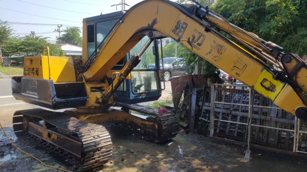 ขายด่วน KOMATSU PC60 -5 สภาพสวย พร้อมใช้งาน เครื่องปั้มดี เยี่ยม  โซ่ช่วงล่างสวย สนใจสอบถามดูรถได้ ที่ 093 0764943 Kตั้ม
