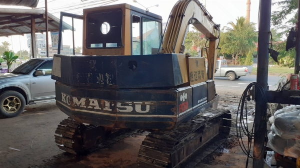 ขายด่วน KOMATSU PC60 -5 สภาพสวย พร้อมใช้งาน เครื่องปั้มดี เยี่ยม  โซ่ช่วงล่างสวย สนใจสอบถามดูรถได้ ที่ 093 0764943 Kตั้ม