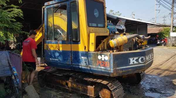 ขายด่วน KOMATSU PC60 -5 สภาพสวย พร้อมใช้งาน เครื่องปั้มดี เยี่ยม  โซ่ช่วงล่างสวย สนใจสอบถามดูรถได้ ที่ 093 0764943 Kตั้ม