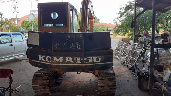 ขายด่วน KOMATSU PC60 -5 สภาพสวย พร้อมใช้งาน เครื่องปั้มดี เยี่ยม  โซ่ช่วงล่างสวย สนใจสอบถามดูรถได้ ที่ 093 0764943 Kตั้ม
