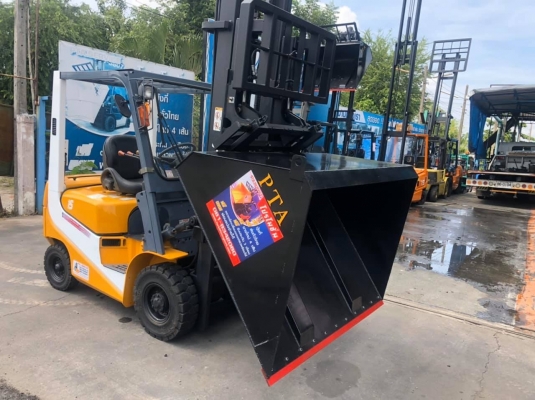 ขายรถตักยางพาราตักทะลายปาล์ม