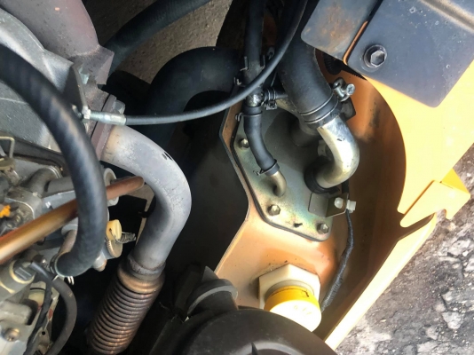 ขายรถตักยางพารา330000บาทพร้อมใช้งาน