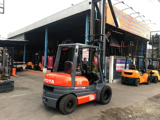 ขายรถตักยางพาราตักทะลายปาล์มตักของเก่าตักข้าวและตักหินตักทราย