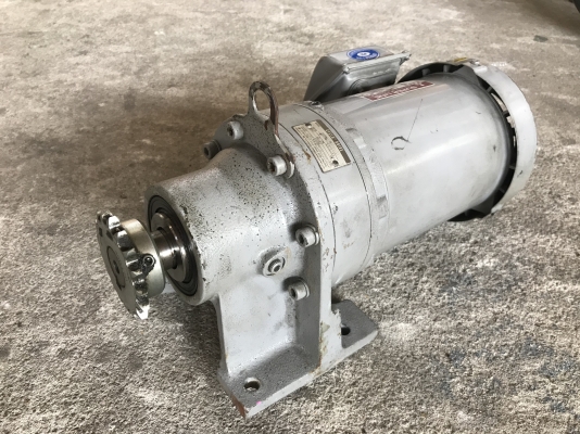 ขายมอเตอร์เกียร์ Cycro drive Sumitomo 1HP. 380V made in Japan อัตราทด 1:43 เพลาออกประมาณ 33รอบต่อนาที สภาพสวยใหม่มากเดิมๆ หมุนนิ่ม พร้อมใช้งาน
