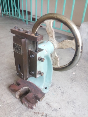 ปั๊มพวงมาลัย 12 นิ้ว