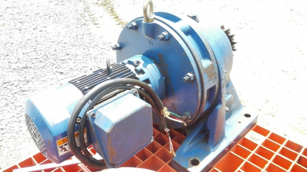 มอเตอร์เกียร์ทดญี่ปุ่น SUMITOMO JAPAN ขนาด 1 HP อัตราทด 1:1003 (1.4 rpm) มีระบบเบรคในตัว ไฟ 380V ทดห มอเตอร์เกียร์ทดญี่ปุ่น SUMITOMO JAPAN ขนาด 1 HP อัตราทด 1:1003 (1.4 rpm) มีระบบเบรคในตัว ไฟ 380V ทดห