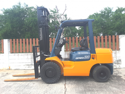 โตต้ารุ่น7ขนาด3 ตันดีเซล เสา 4 เมตรงาสไลน์ 0813535948