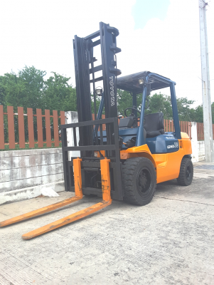 โตต้ารุ่น7ขนาด3 ตันดีเซล เสา 4 เมตรงาสไลน์ 0813535948