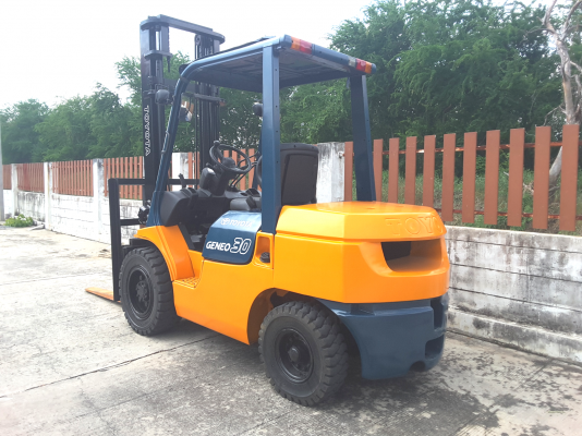 โตต้ารุ่น7ขนาด3 ตันดีเซล เสา 4 เมตรงาสไลน์ 0813535948