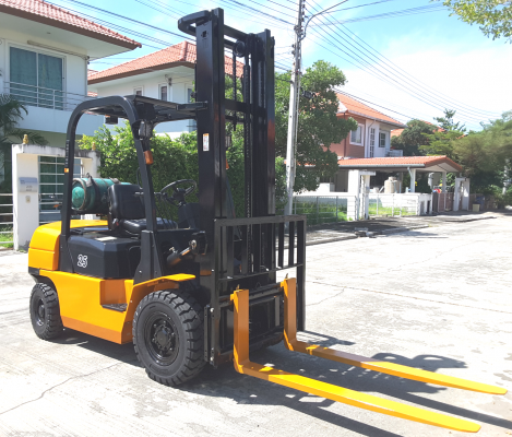 สวยๆอีกคันขนาด 2.5 ตันเสายกสูง 4 เมตรงาสไลน์ซ้าย-ขวา เครื่องนิสสันK25 เกียร์ออโต้ ราคาเบาๆ สนใจ 0813535948