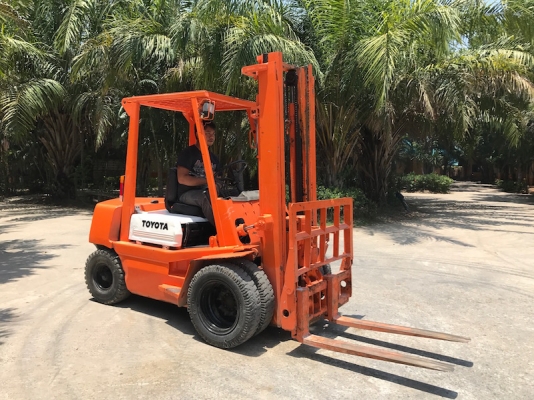 ขายFORKLIFT TOYOTA FD25(2.5ตัน)งากระดก(ล้อหน้าคู่) เสา3.5เมตร สวยเดิมจากญี่ปุ่น ยังไม่เคยใช้ในไทย 235,000เท่านั้น!!