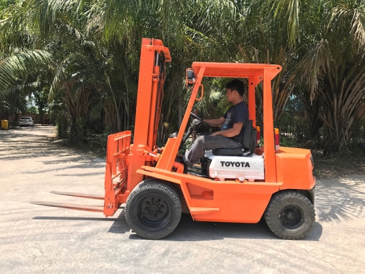 ขายFORKLIFT TOYOTA FD25(2.5ตัน)งากระดก(ล้อหน้าคู่) เสา3.5เมตร สวยเดิมจากญี่ปุ่น ยังไม่เคยใช้ในไทย 235,000เท่านั้น!!