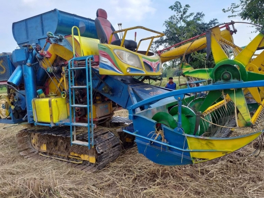 ขายรถเกี่ยวข้าวขนาดกลางรุ่นเงินมีอุ้ม1.4ตันเกิน10ปั้ม22เครื่อง185โบรถใข้งานปกติคับ0854997911ดูรถที่ค้อวัง ยโสธร