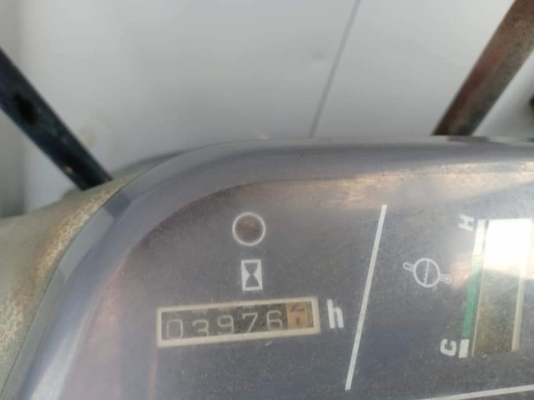 ขาย KOMATSU PC30-7. เก่านอกแท้  สภาพสวย มีลายแย๊ก เครื่องปั๊มแห้ง  ใช้ โทร 089-3818694 จ๊อย